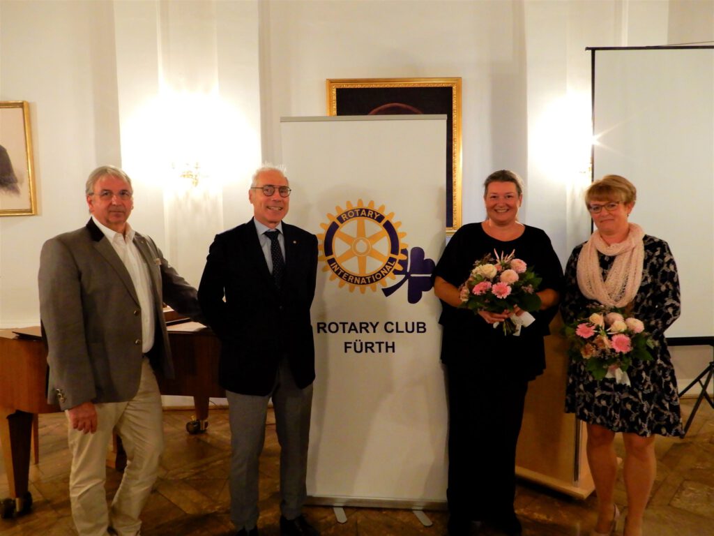 Verleihung des Familienpreises durch den Rotary-Club im Schloss Burgfarrnbach an die SHG fOHRum